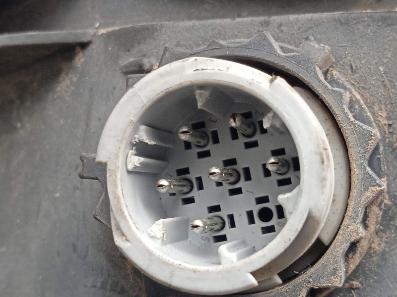 Recambio de faro derecho para man tg - l 12.xxx 7.0 referencia OEM IAM 81251016450  