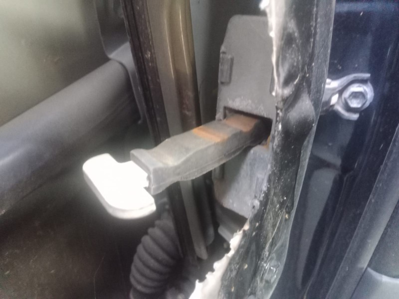 Recambio de retenedor puerta para toyota auris 1.4 turbodiesel cat referencia OEM IAM   