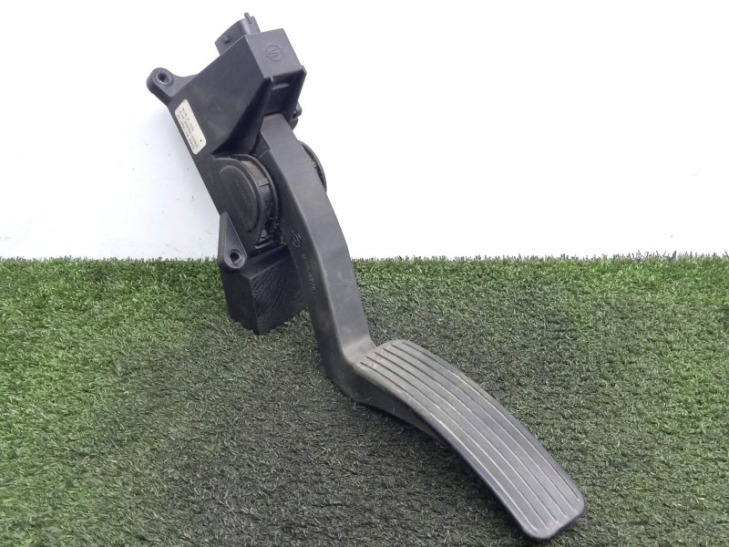 Recambio de potenciometro pedal para ssangyong rodius 2.7 turbodiesel cat referencia OEM IAM 2055021001  