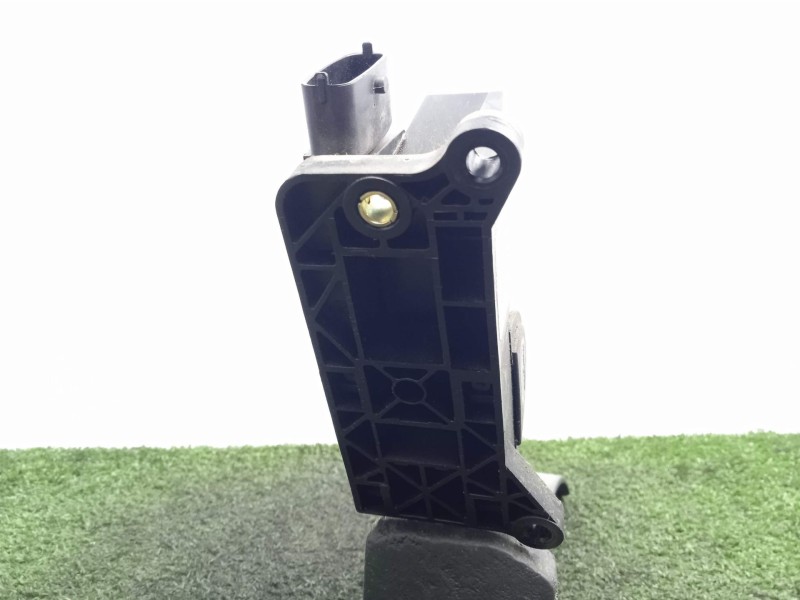 Recambio de potenciometro pedal para ssangyong rodius 2.7 turbodiesel cat referencia OEM IAM 2055021001  
