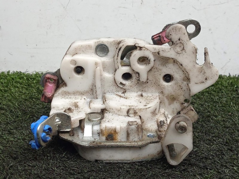 Recambio de cerradura puerta delantera derecha para nissan cabstar e 3.0 diesel referencia OEM IAM SIN REFERENCIA  