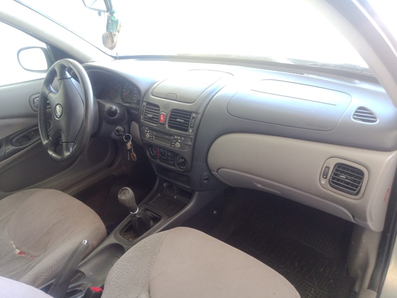nissan almera ii (n16) del año 2001