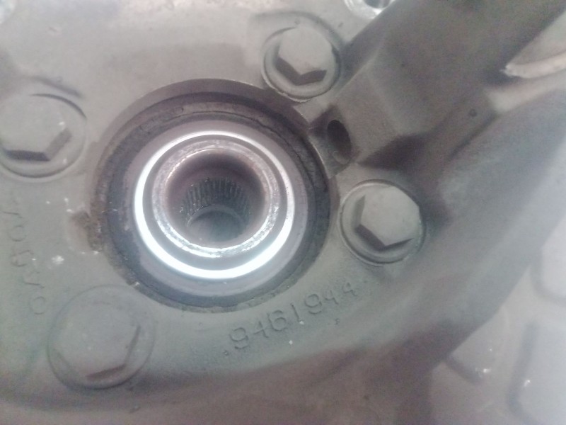 Recambio de mangueta delantera derecha para volvo s60 berlina 2.4 diesel cat referencia OEM IAM   