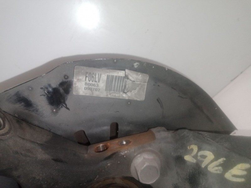Recambio de mangueta delantera izquierda para toyota auris 1.3 16v cat referencia OEM IAM F06LV - B0063 - 090707  