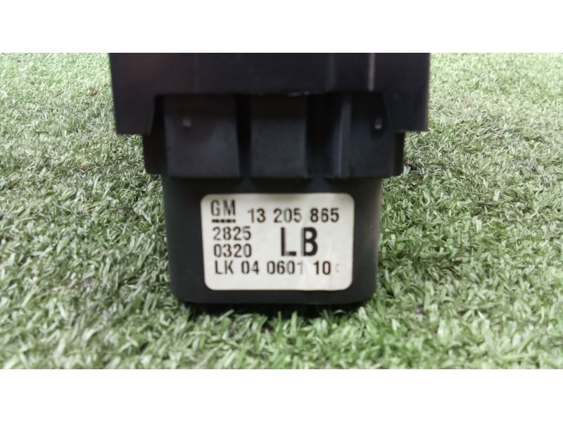 Recambio de mando luces para opel zafira / zafira family b (a05) 1.9 cdti (m75) referencia OEM IAM 13205865  