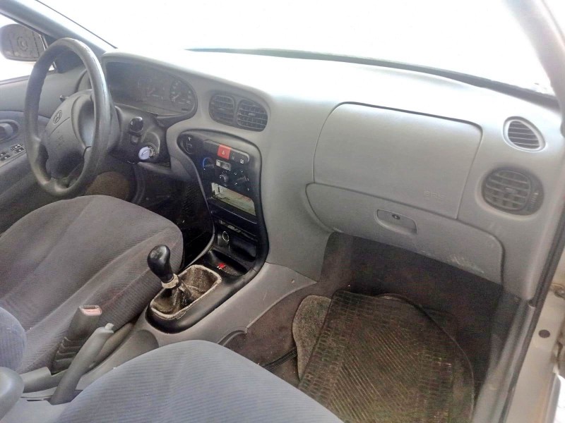 hyundai lantra ii (j-2) del año 2000