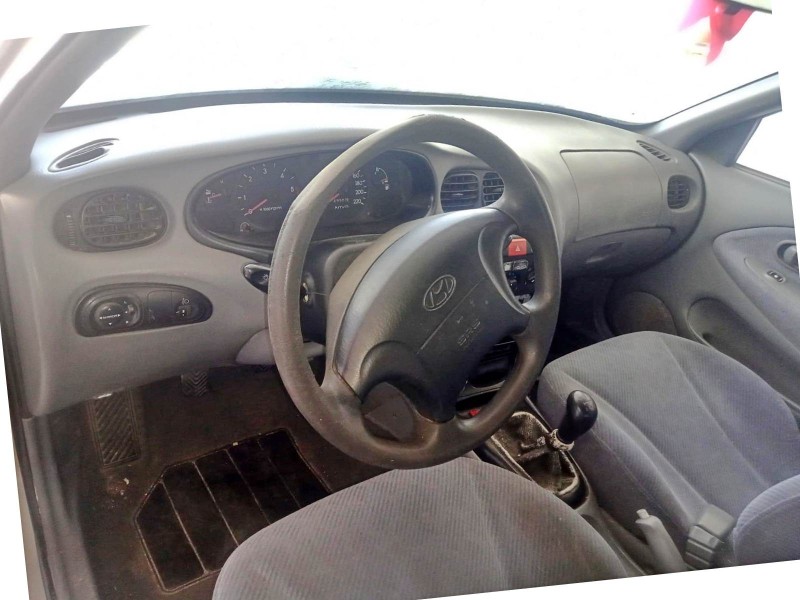 hyundai lantra ii (j-2) del año 2000