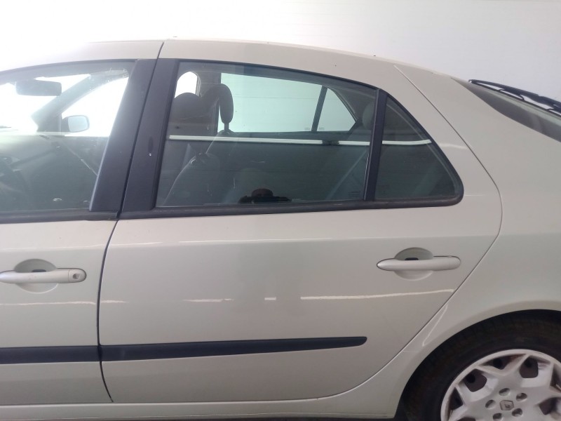 Recambio de puerta trasera izquierda para renault laguna ii (bg0/1_) 1.9 dci (bg08, bg0g) referencia OEM IAM   