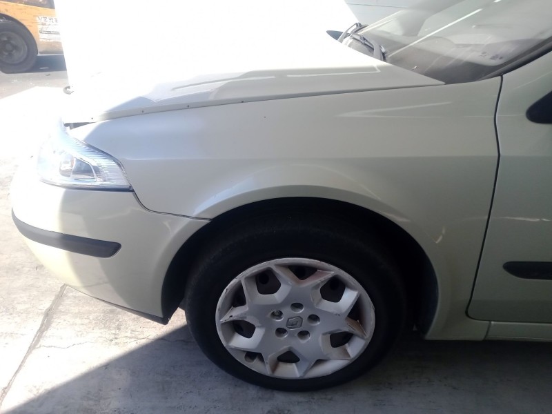 Recambio de aleta delantera izquierda para renault laguna ii (bg0/1_) 1.9 dci (bg08, bg0g) referencia OEM IAM   