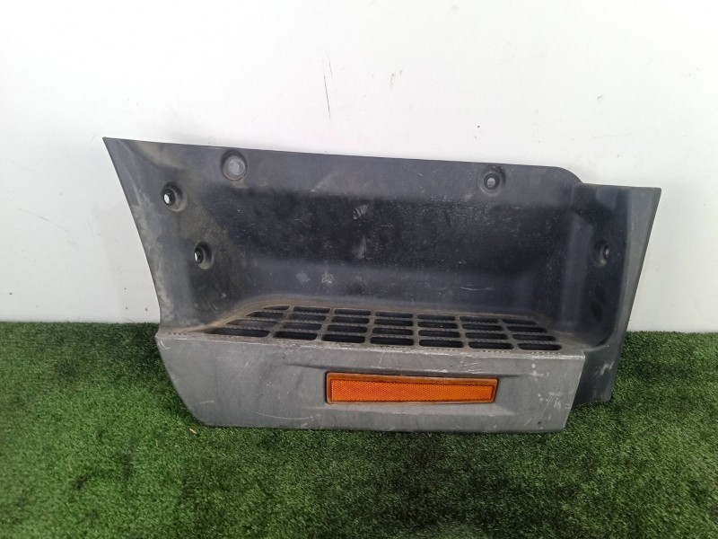 Recambio de moldura para fuso (mitsubishi) canter 7c18 referencia OEM IAM   ESCALON.DERECHO