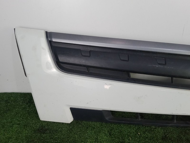 Recambio de rejilla delantera para fuso (mitsubishi) canter 7c18 referencia OEM IAM   