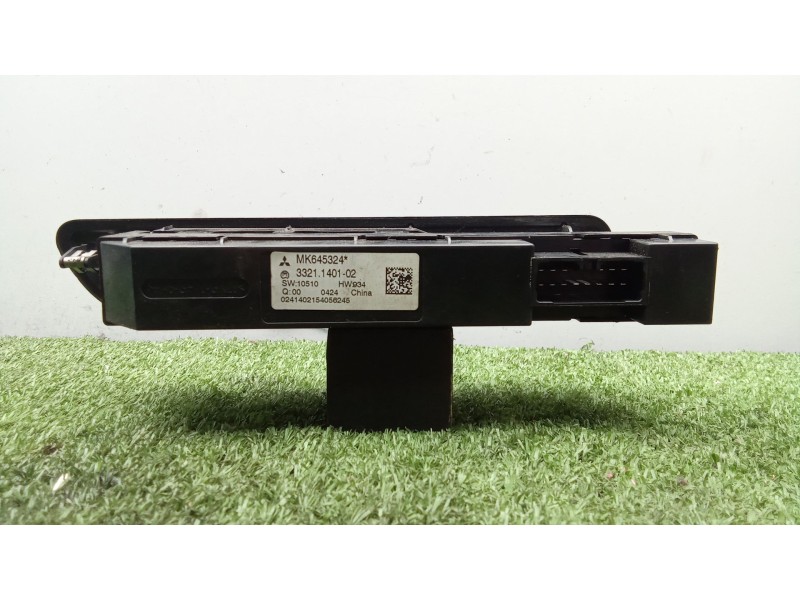 Recambio de mando elevalunas delantero izquierdo para fuso (mitsubishi) canter 7c18 referencia OEM IAM MK645324 - 3321140102  
