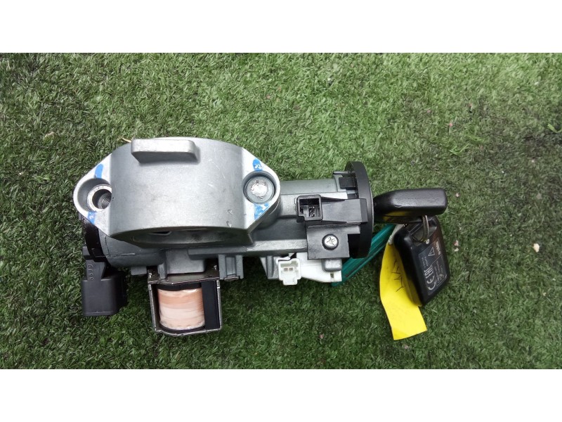 Recambio de conmutador de arranque para fuso (mitsubishi) canter 7c18 referencia OEM IAM  1.ENCHUFE - CON.ANTENA 
