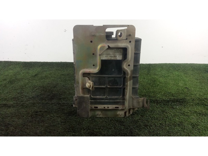 Recambio de centralita motor uce para volkswagen vento (1h2) 1.6 referencia OEM IAM 037906025T  