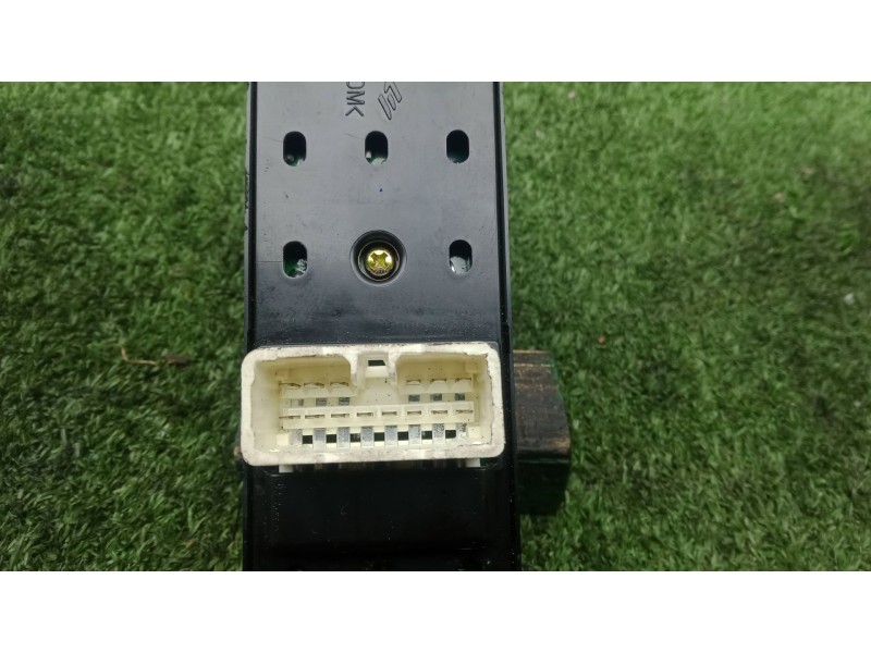 Recambio de mando elevalunas delantero izquierdo para hyundai tucson (jm) 2.0 crdi referencia OEM IAM  4.BOTONES 