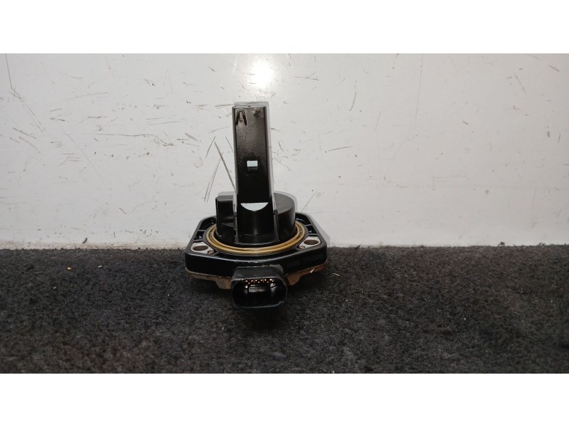 Recambio de sensor para audi a3 (8p1) 1.6 fsi referencia OEM IAM 6PR00807903 - 1J0907660C HELLA 3 PINES