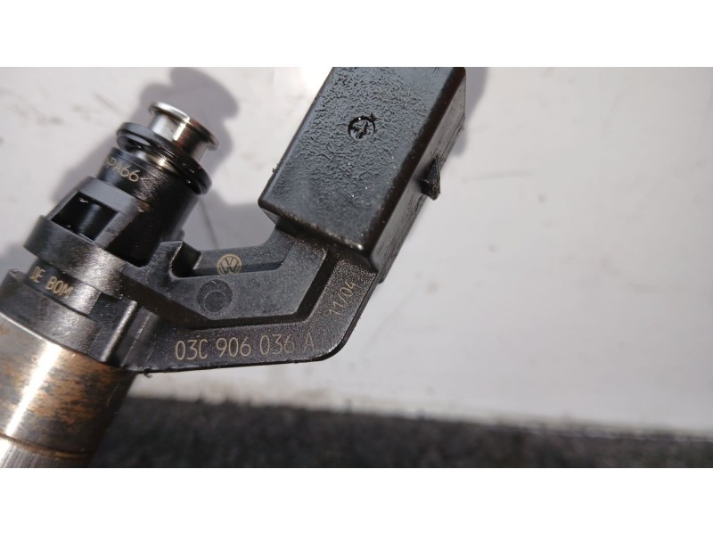 Recambio de inyector para audi a3 (8p1) 1.6 fsi referencia OEM IAM 03C906036A - 0261500016  2 PINES