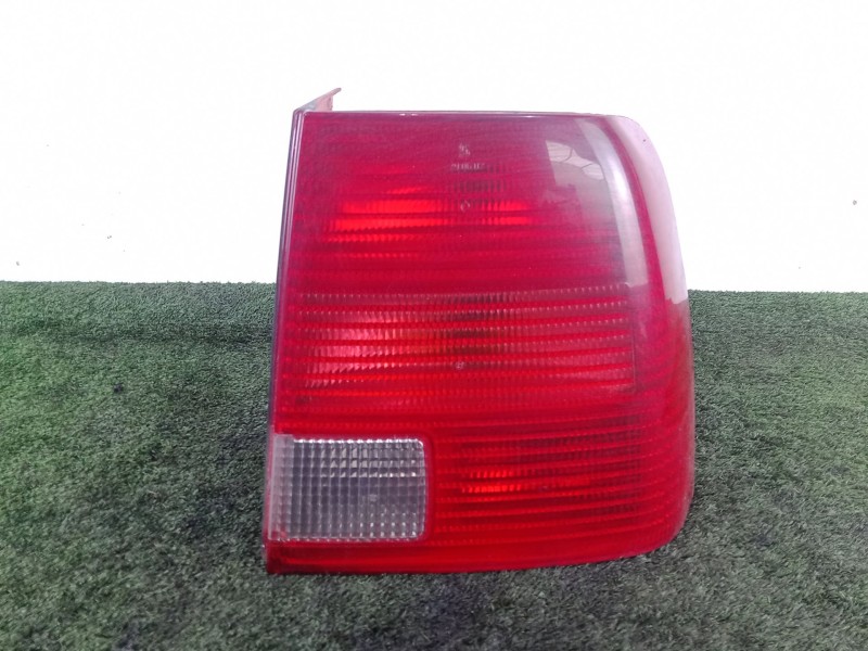 Recambio de piloto trasero derecho para volkswagen passat b5 (3b2) 1.9 tdi referencia OEM IAM  97-00 