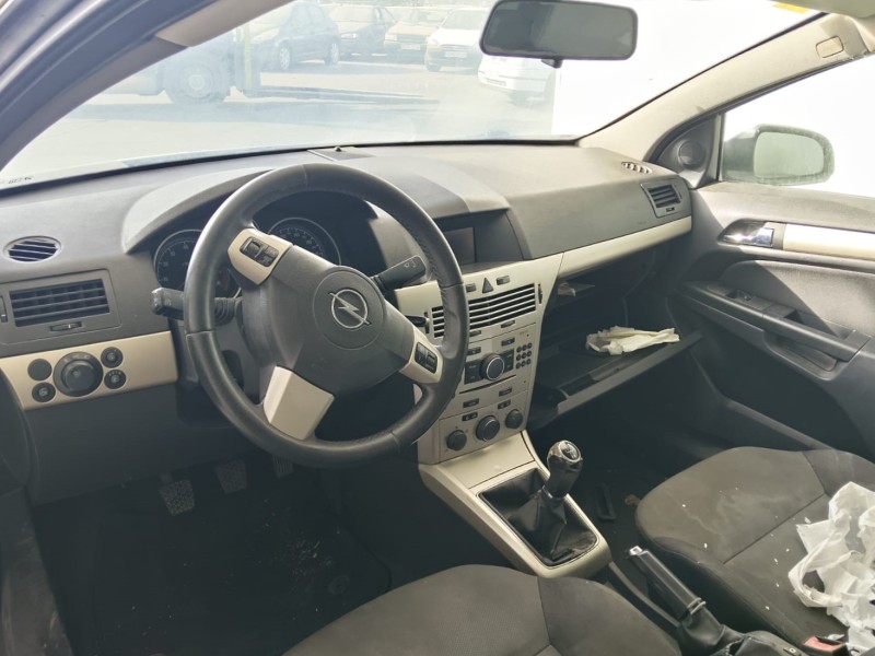 opel astra h gtc (a04) del año 2008