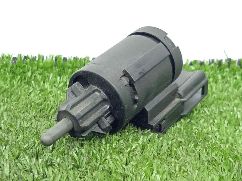 Recambio de interruptor para volkswagen touareg (7la) 5.0 v10 tdi cat (ayh) referencia OEM IAM 1J0945511D INTERRUPTOR DE FRENO 
