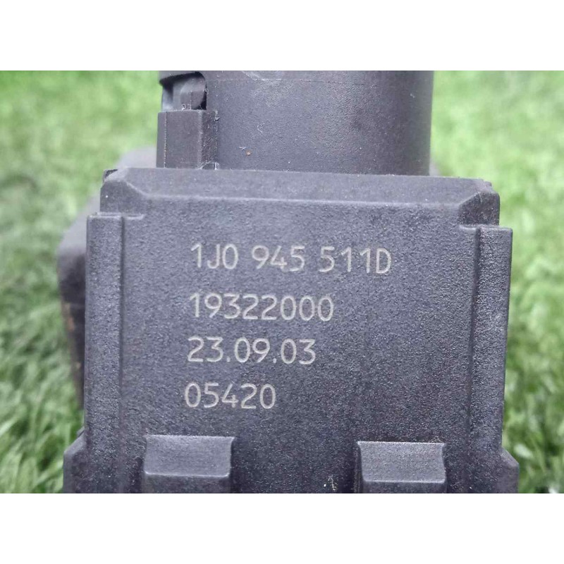 Recambio de interruptor para volkswagen touareg (7la) 5.0 v10 tdi cat (ayh) referencia OEM IAM 1J0945511D INTERRUPTOR DE FRENO 