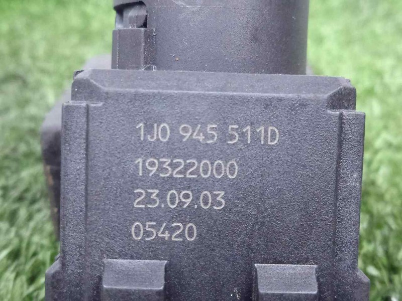 Recambio de interruptor para volkswagen touareg (7la) 5.0 v10 tdi cat (ayh) referencia OEM IAM 1J0945511D INTERRUPTOR DE FRENO 