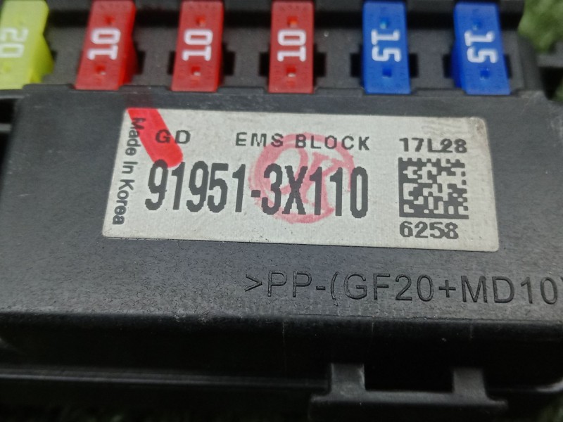 Recambio de caja reles / fusibles para kia carens iv 1.6 gdi referencia OEM IAM 919513X110  