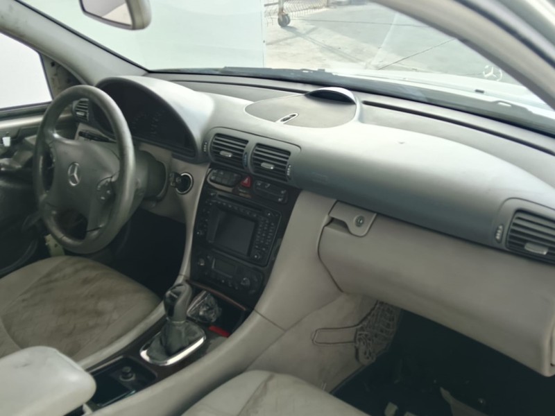 mercedes-benz clase c (w203) del año 2001