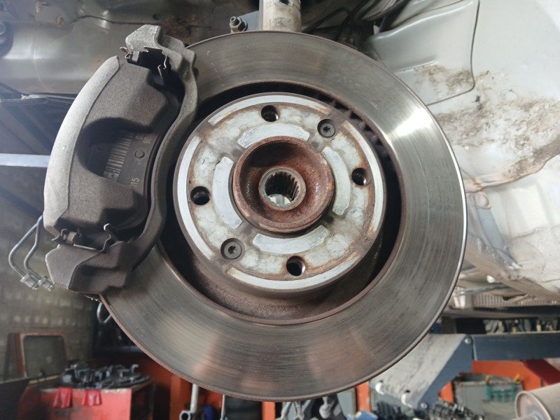 Recambio de mangueta delantera izquierda para citroën c3 iii (sx) 1.2 puretech 82 referencia OEM IAM   