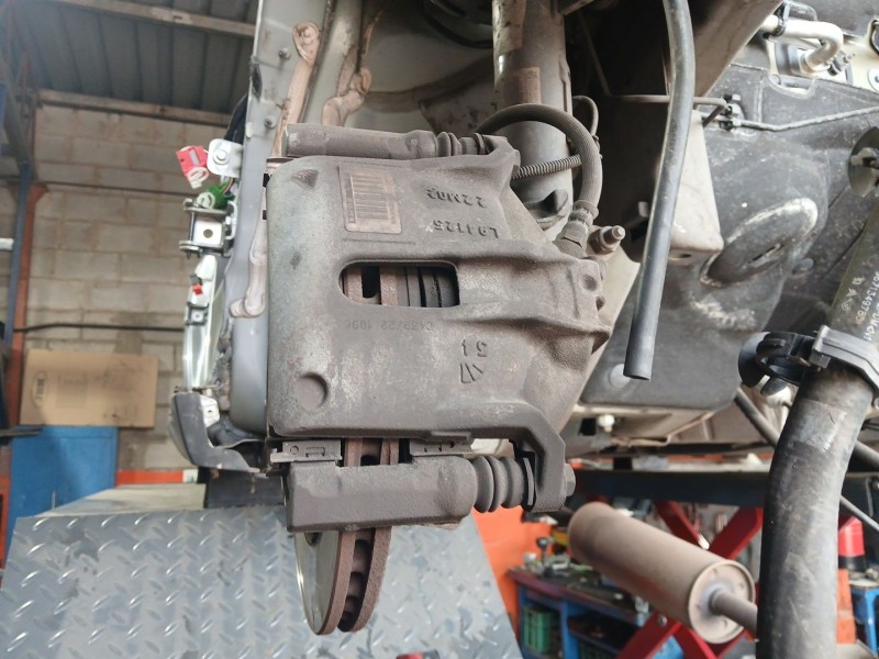 Recambio de pinza freno delantera derecha para citroën c3 iii (sx) 1.2 puretech 82 referencia OEM IAM   