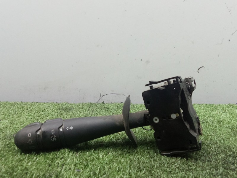 Recambio de mando luces para opel vivaro a furgoneta (x83) 2.0 cdti (f7) referencia OEM IAM 251563  