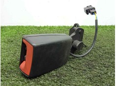 Recambio de enganche cinturon trasero central para audi a3 sedán(8vs) 2.0 16v tdi referencia OEM IAM 8V0857740  