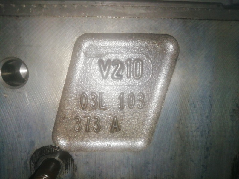 Recambio de culata para volkswagen golf vi (5k1) 1.6 tdi referencia OEM IAM 03L103373A  