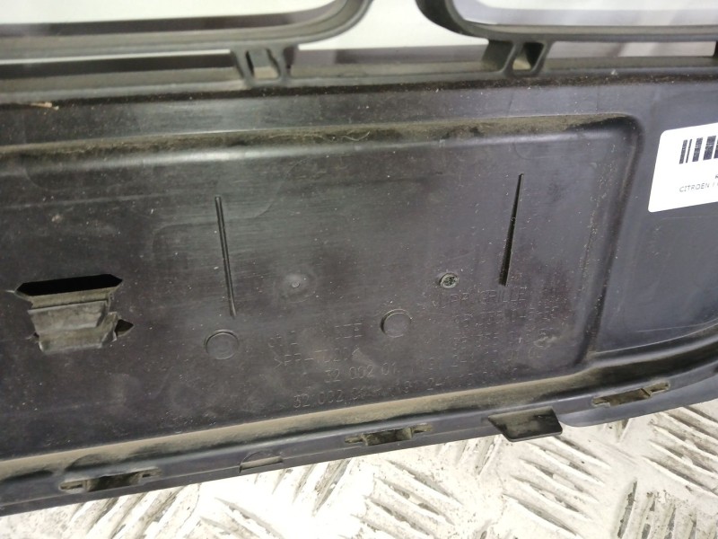 Recambio de rejilla delantera para citroën c3 iii (sx) 1.2 puretech 82 referencia OEM IAM 9833504580 - 9833504680  