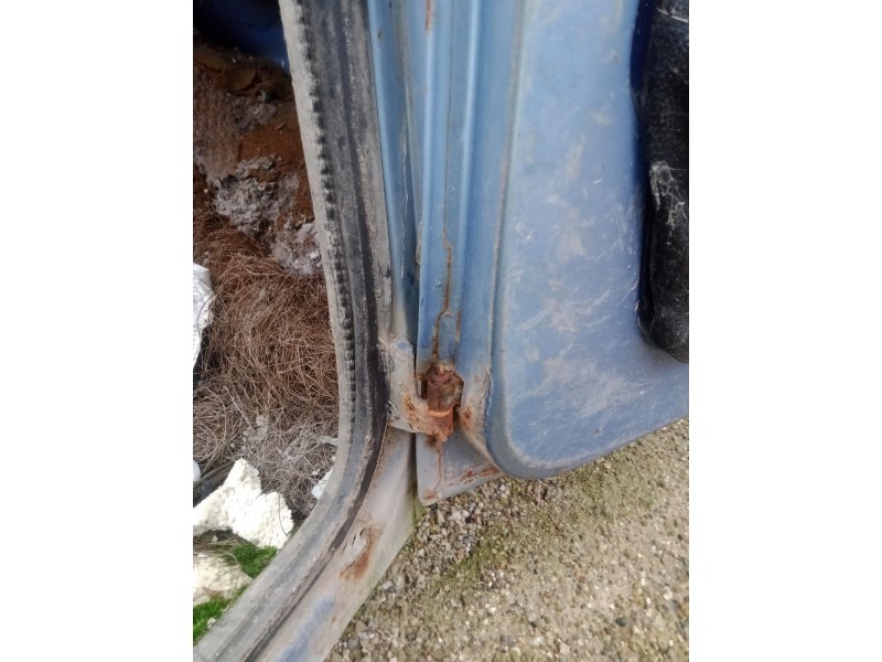 Recambio de puerta delantera derecha para citroën dyane referencia OEM IAM  TARA 