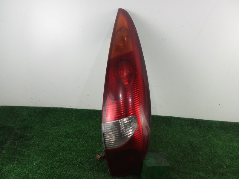 Recambio de piloto trasero derecho para nissan almera tino (v10) 2.2 dci referencia OEM IAM 89304100  LEVE FISURA