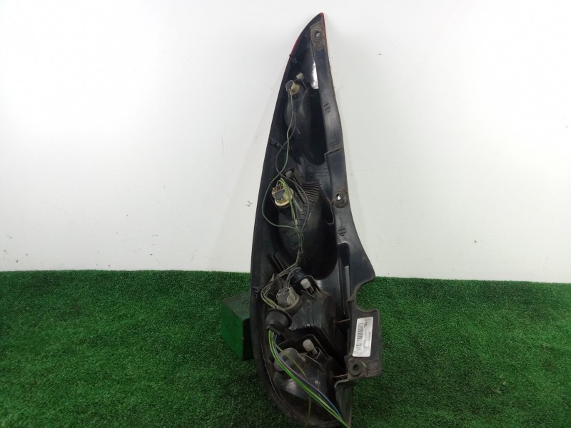 Recambio de piloto trasero derecho para nissan almera tino (v10) 2.2 dci referencia OEM IAM 89304100  LEVE FISURA