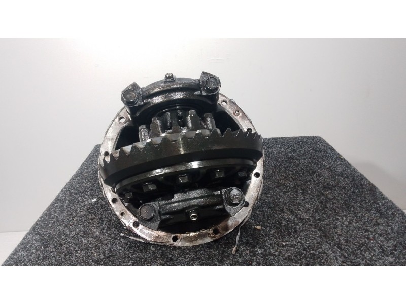 Recambio de diferencial trasero para fuso (mitsubishi) canter 7c18 referencia OEM IAM  39 DIENTES PIÑON Y 8 DIENTE CORONA 