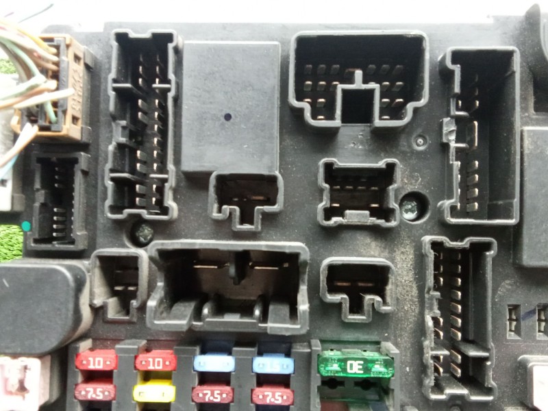 Recambio de caja reles / fusibles para mitsubishi asx (ga_w_) 1.8 di-d (ga6w) referencia OEM IAM 8637A645  