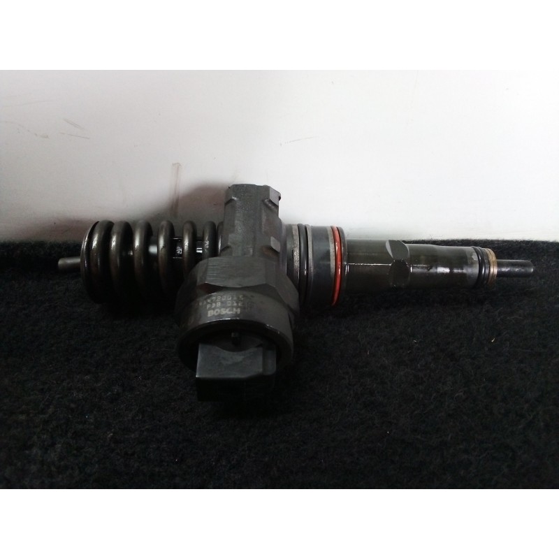 Recambio de inyector para volkswagen passat berlina (3b3) 1.9 tdi referencia OEM IAM 038130073J-0414720015  