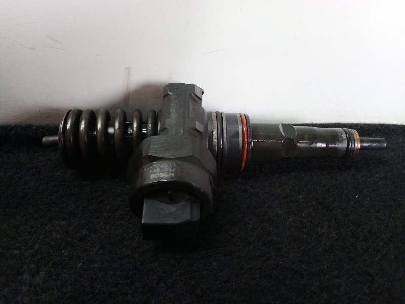 Recambio de inyector para volkswagen passat berlina (3b3) 1.9 tdi referencia OEM IAM 038130073J-0414720015  