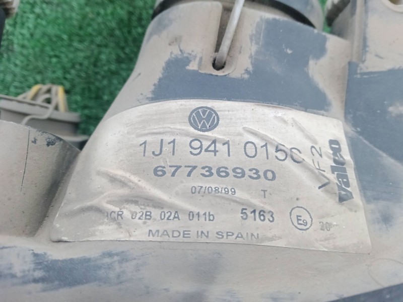 Recambio de faro izquierdo para volkswagen golf iv (1j1) 1.6 referencia OEM IAM 1J1941015C - 67736930 CON.ANTINIEBLA VALEO