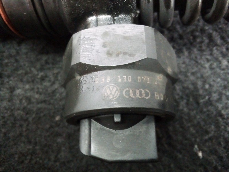 Recambio de inyector para volkswagen passat berlina (3b3) 1.9 tdi referencia OEM IAM 038130073J-0414720015  