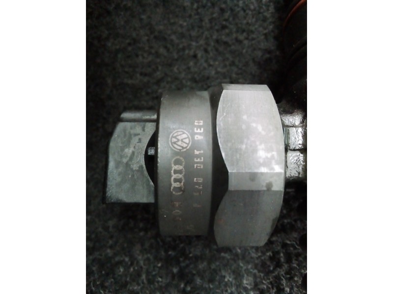 Recambio de inyector para volkswagen passat berlina (3b3) 1.9 tdi referencia OEM IAM 038130073J-0414720015  