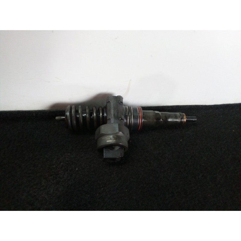 Recambio de inyector para volkswagen passat berlina (3b3) 1.9 tdi referencia OEM IAM 038130073J-0414720015  