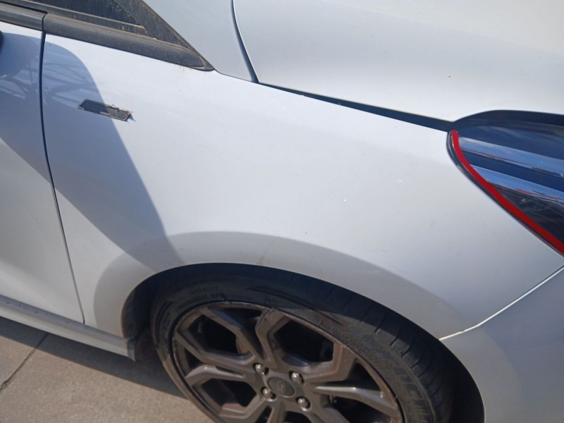 Recambio de aleta delantera derecha para ford fiesta vii (hj, hf) 1.0 ecoboost referencia OEM IAM   