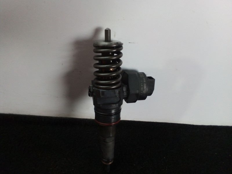 Recambio de inyector para volkswagen passat berlina (3b3) 1.9 tdi referencia OEM IAM 038130073J-0414720015  
