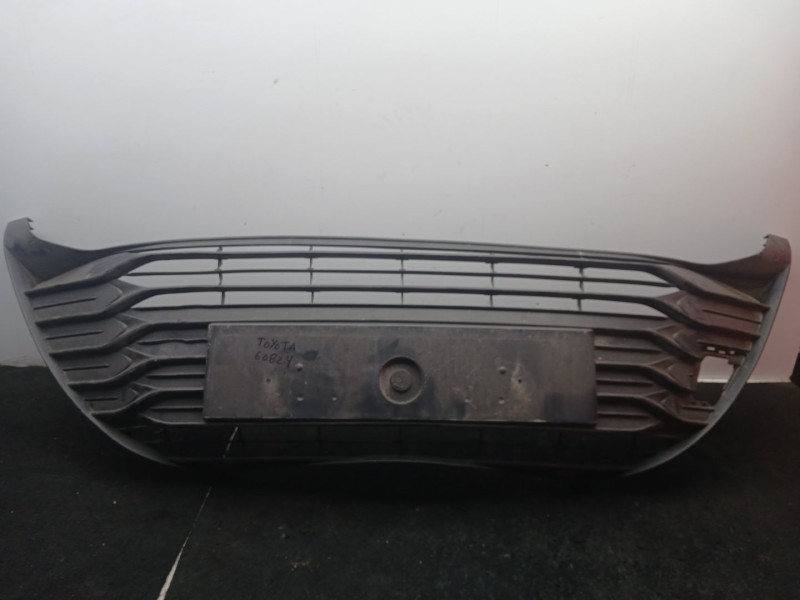 Recambio de rejilla paragolpes delantero para toyota yaris (_p13_) 1.5 (nsp131_) referencia OEM IAM 531020D120 - 531120D820  