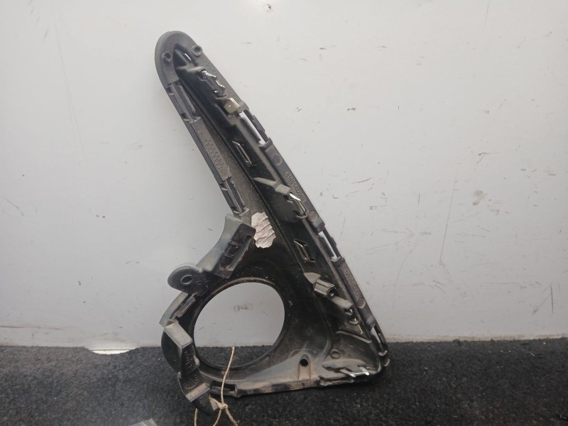 Recambio de rejilla paragolpes derecha para toyota yaris (_p13_) 1.5 (nsp131_) referencia OEM IAM 814810D340 - 520300D040  
