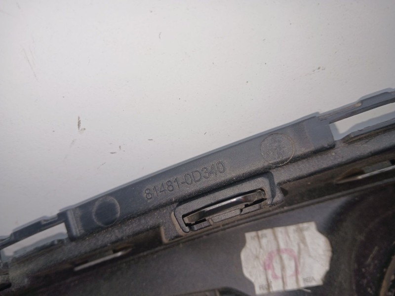 Recambio de rejilla paragolpes derecha para toyota yaris (_p13_) 1.5 (nsp131_) referencia OEM IAM 814810D340 - 520300D040  